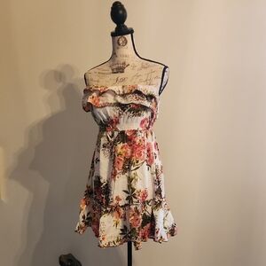 Chic Strapless Floral Dress